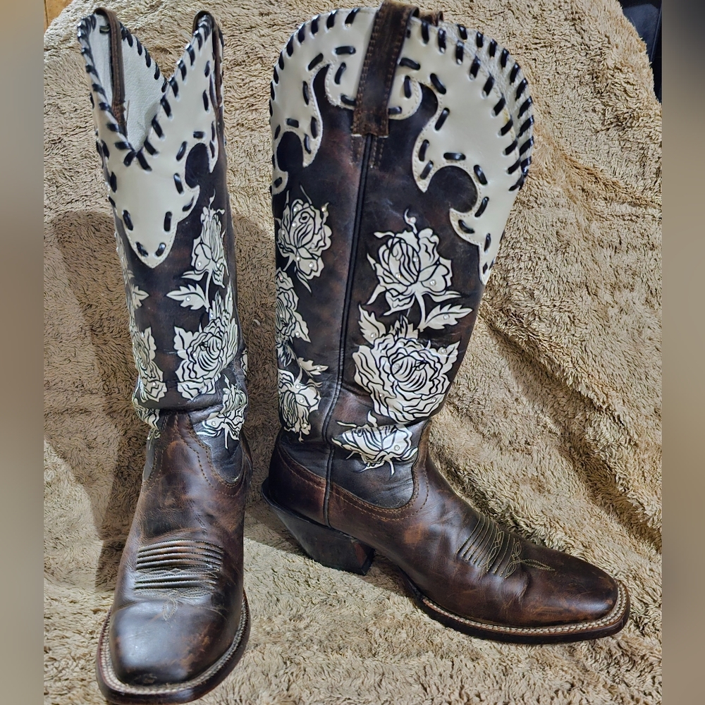 Ladies Ariat boots